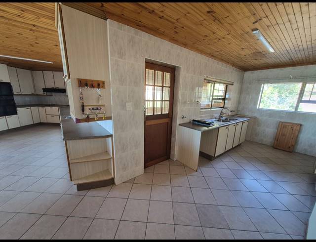 4 BEDROOM HOUSE FOR SALE IN DANA BAY